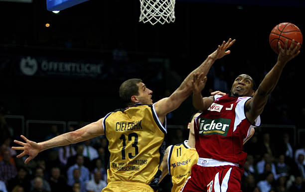 尤其是他们 尤其是他们