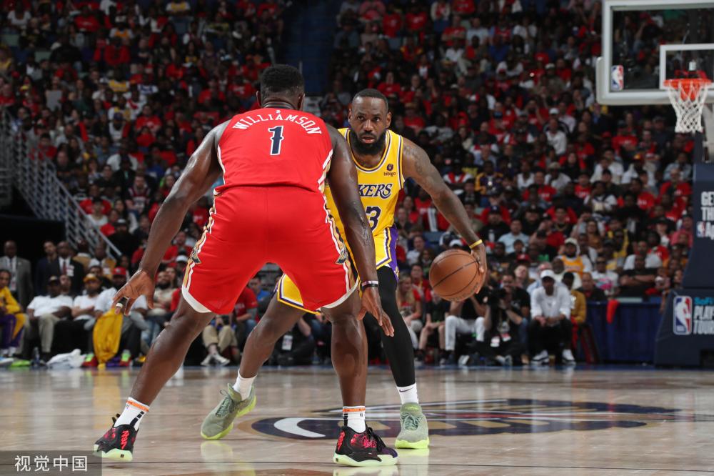 艳亮相赢得 艳亮相赢得